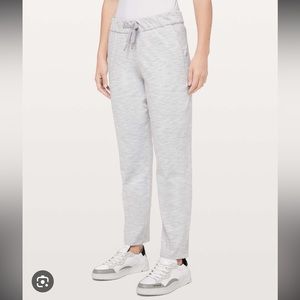 Lululemon On The Fly Pant 27" Wee Are From Space Nimbus Battleship in Size 4